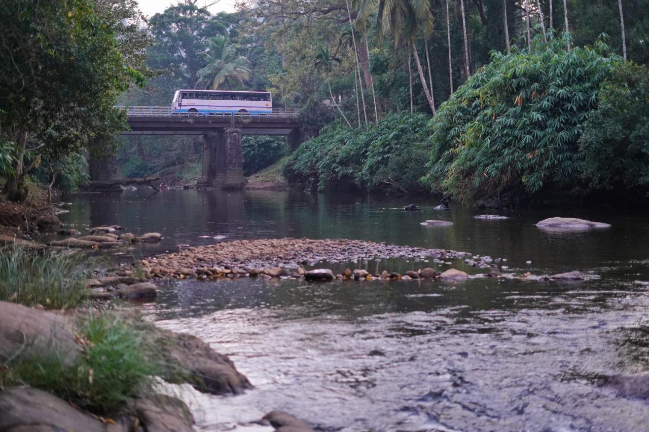 Athirapilly On The Rocks Hotel Athirapalli Kültér fotó